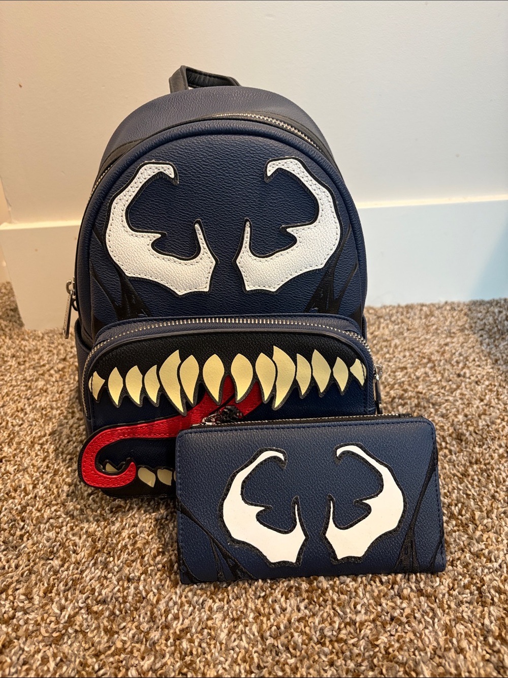 Marvel Venom Loungefly Mini Backpack & Wallet(Read)